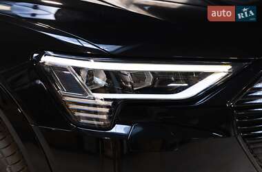 Позашляховик / Кросовер Audi e-tron 2019 в 