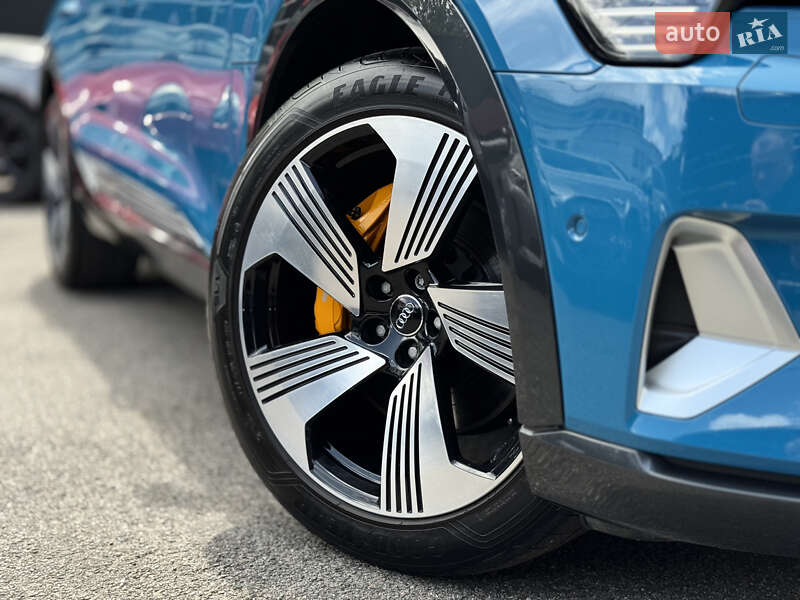 Позашляховик / Кросовер Audi e-tron 2019 в Києві