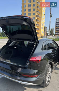 Внедорожник / Кроссовер Audi e-tron 2020 в 