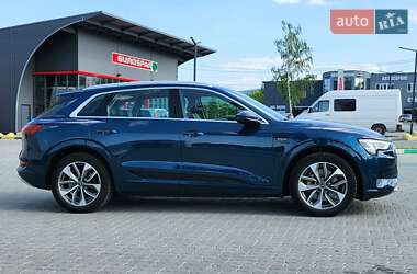 Внедорожник / Кроссовер Audi e-tron 2021 в 