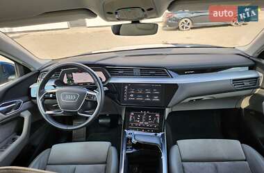 Внедорожник / Кроссовер Audi e-tron 2021 в 