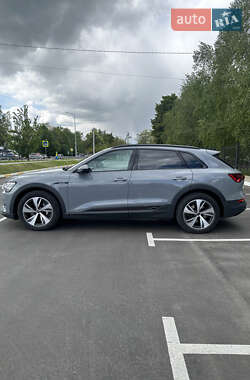 Внедорожник / Кроссовер Audi e-tron 2020 в 