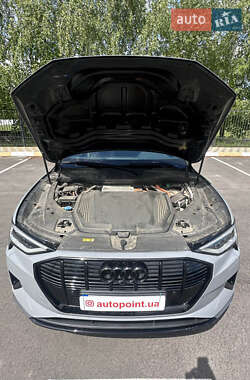 Внедорожник / Кроссовер Audi e-tron 2020 в 