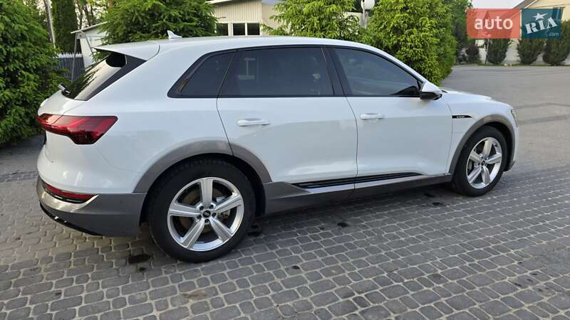 Внедорожник / Кроссовер Audi e-tron 2022 в Виннице