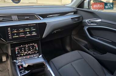 Внедорожник / Кроссовер Audi e-tron 2022 в 