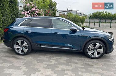 Внедорожник / Кроссовер Audi e-tron 2022 в 