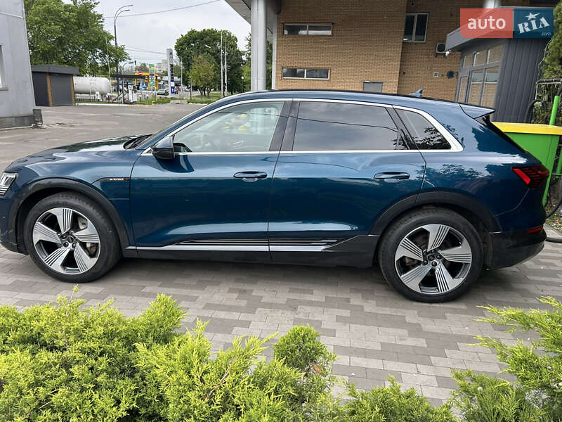 Позашляховик / Кросовер Audi e-tron 2022 в Києві