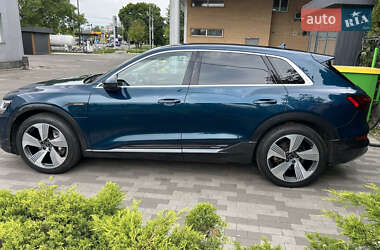 Внедорожник / Кроссовер Audi e-tron 2022 в 