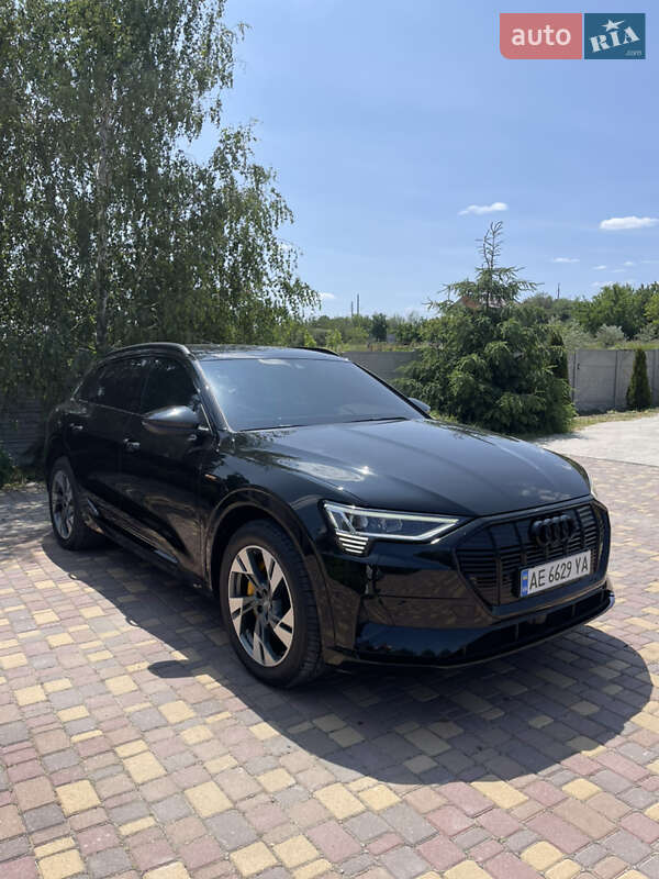 Внедорожник / Кроссовер Audi e-tron 2020 в 