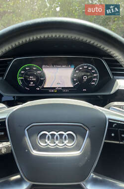 Внедорожник / Кроссовер Audi e-tron 2020 в 