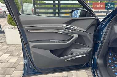 Внедорожник / Кроссовер Audi e-tron 2019 в 