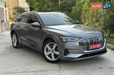 Внедорожник / Кроссовер Audi e-tron 2019 в 