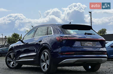 Внедорожник / Кроссовер Audi e-tron 2021 в 