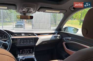 Внедорожник / Кроссовер Audi e-tron 2019 в 
