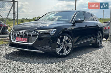 Внедорожник / Кроссовер Audi e-tron 2022 в 