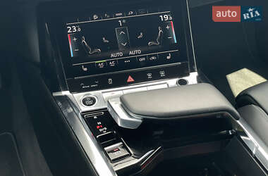 Внедорожник / Кроссовер Audi e-tron 2022 в 