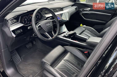 Внедорожник / Кроссовер Audi e-tron 2022 в 