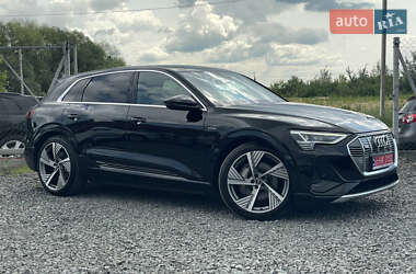 Внедорожник / Кроссовер Audi e-tron 2022 в 
