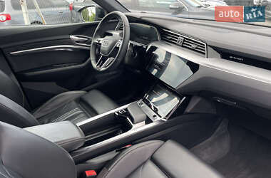 Внедорожник / Кроссовер Audi e-tron 2022 в 