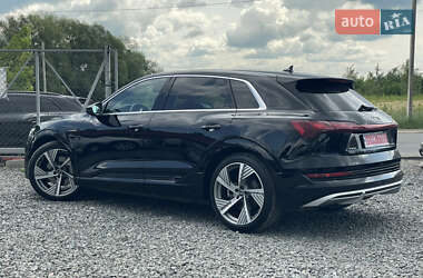 Внедорожник / Кроссовер Audi e-tron 2022 в 