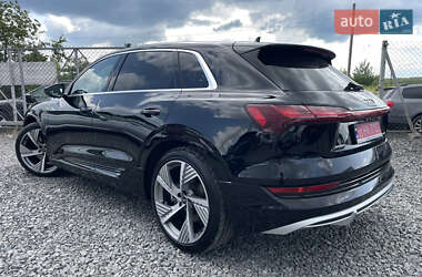 Внедорожник / Кроссовер Audi e-tron 2022 в 