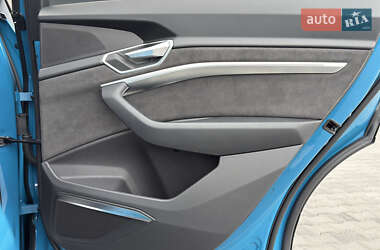 Внедорожник / Кроссовер Audi e-tron 2020 в 