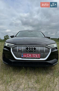 Внедорожник / Кроссовер Audi e-tron 2022 в 