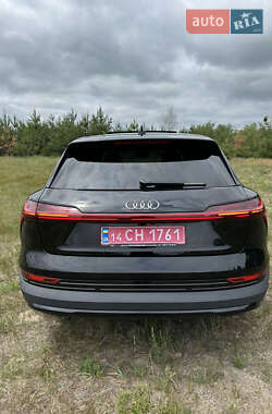 Внедорожник / Кроссовер Audi e-tron 2022 в 