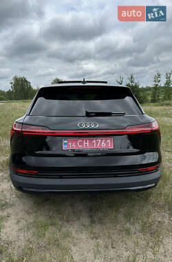 Внедорожник / Кроссовер Audi e-tron 2022 в 
