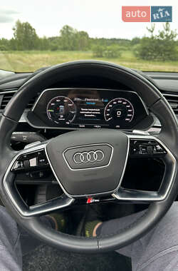 Внедорожник / Кроссовер Audi e-tron 2022 в 