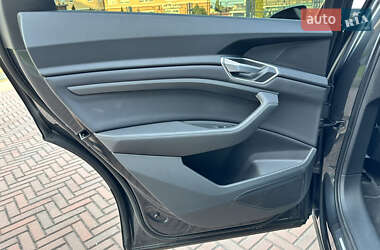 Внедорожник / Кроссовер Audi e-tron 2019 в 