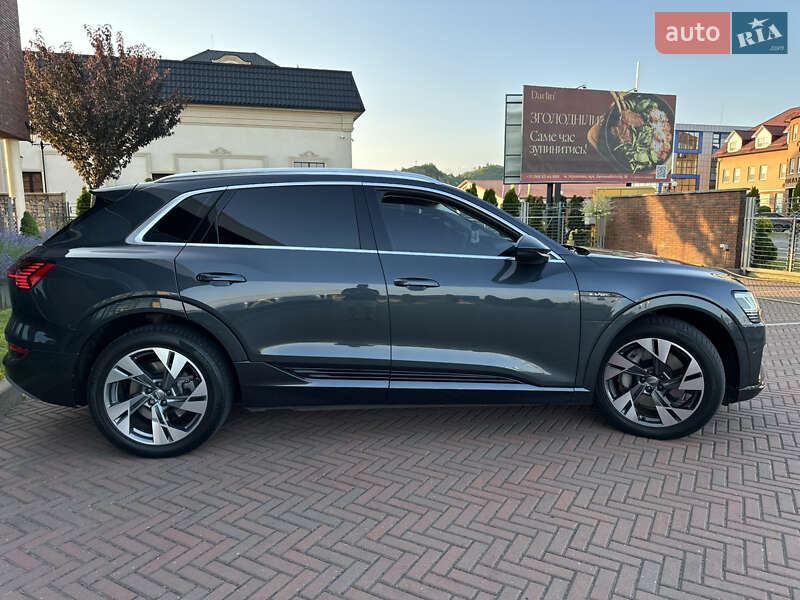 Внедорожник / Кроссовер Audi e-tron 2019 в Мукачево
