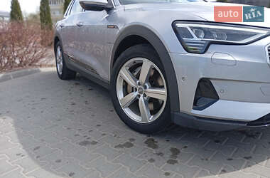 Внедорожник / Кроссовер Audi e-tron 2019 в 