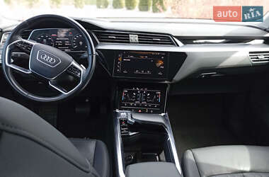 Внедорожник / Кроссовер Audi e-tron 2019 в 