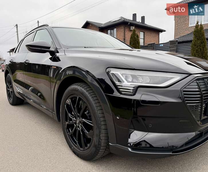 Позашляховик / Кросовер Audi e-tron 2022 в Києві