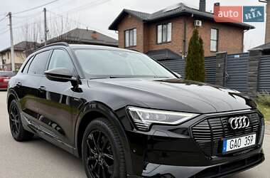 Внедорожник / Кроссовер Audi e-tron 2022 в 