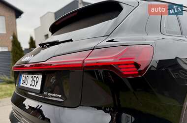 Внедорожник / Кроссовер Audi e-tron 2022 в 