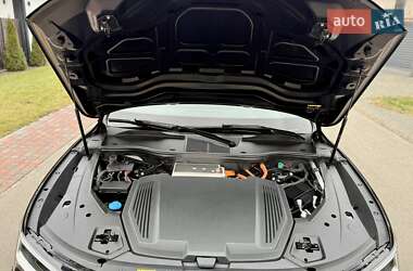Внедорожник / Кроссовер Audi e-tron 2022 в 
