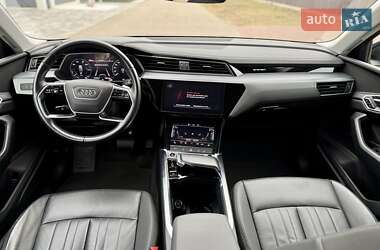 Внедорожник / Кроссовер Audi e-tron 2022 в 