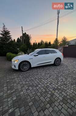 Позашляховик / Кросовер Audi e-tron 2019 в 