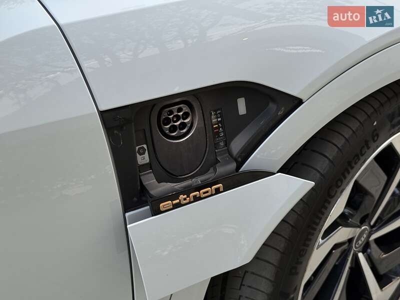 Внедорожник / Кроссовер Audi e-tron 2022 в Ужгороде