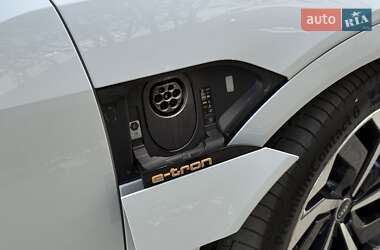Внедорожник / Кроссовер Audi e-tron 2022 в 