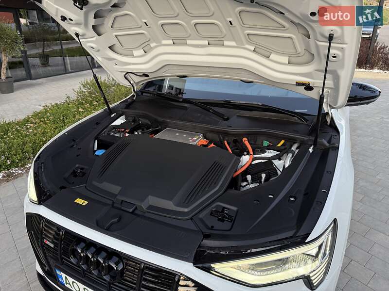 Внедорожник / Кроссовер Audi e-tron 2022 в Ужгороде