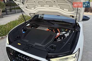 Внедорожник / Кроссовер Audi e-tron 2022 в 