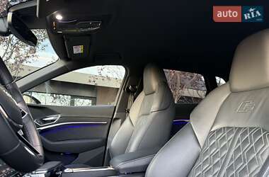 Внедорожник / Кроссовер Audi e-tron 2022 в 