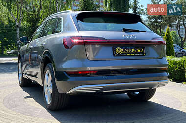 Позашляховик / Кросовер Audi e-tron 2021 в 