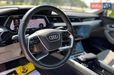 Позашляховик / Кросовер Audi e-tron 2021 в 