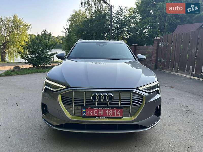 Позашляховик / Кросовер Audi e-tron 2019 в Тлумачі