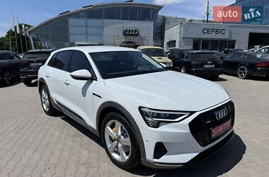 Внедорожник / Кроссовер Audi e-tron 2023 в 