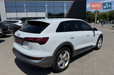 Внедорожник / Кроссовер Audi e-tron 2023 в 